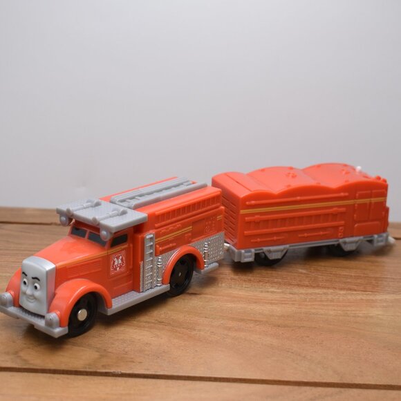 Flynn Fire Truck Motorized Tender Thomas & Friends Mattel Train Battery Operated - Picture 1 of 11